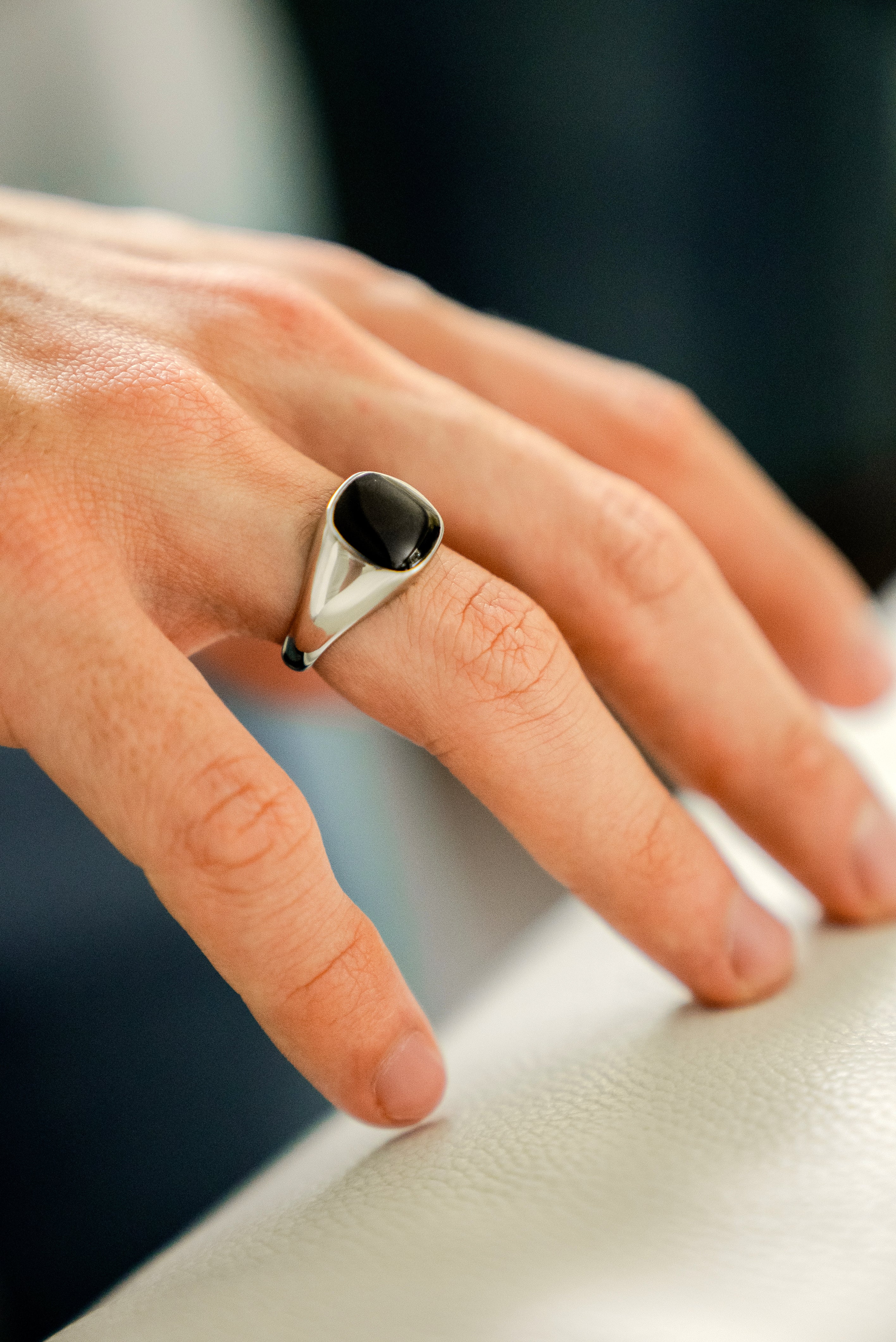 OVAL STONE SIGNET RING (SILVER)