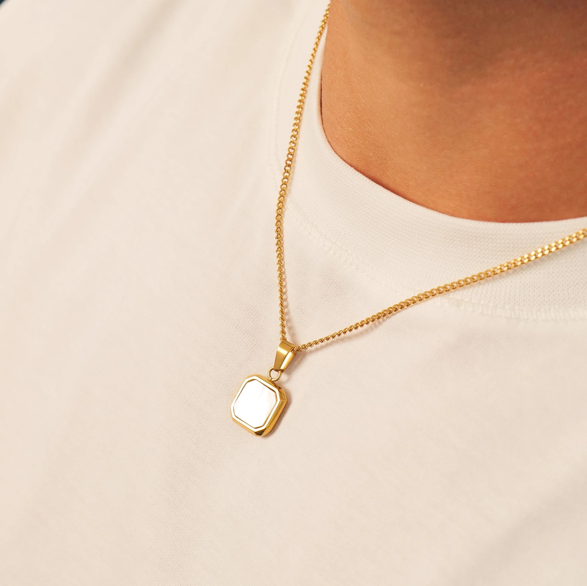 Metallic Onyx Pendant (Gold)