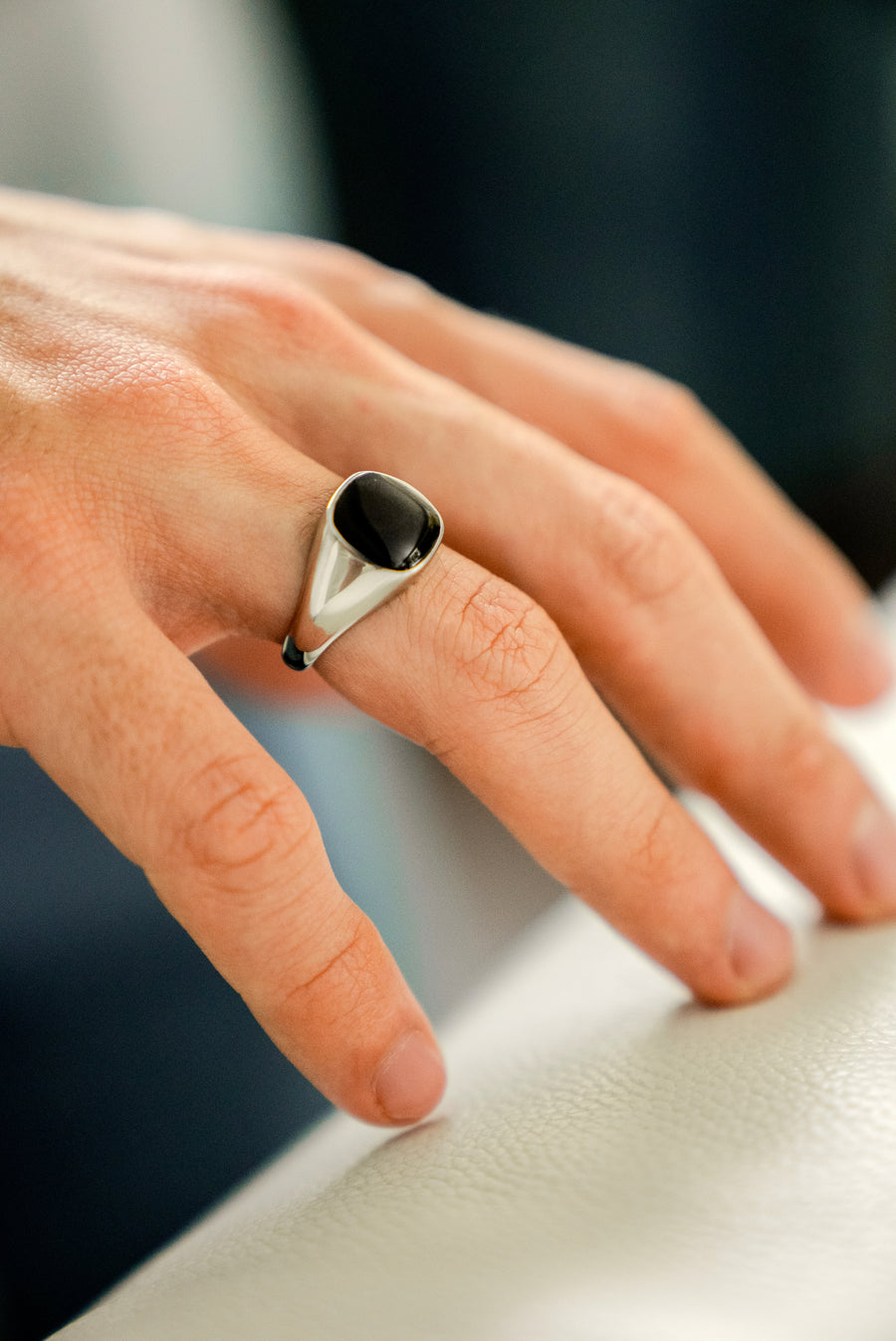 OVAL STONE SIGNET RING (SILVER)