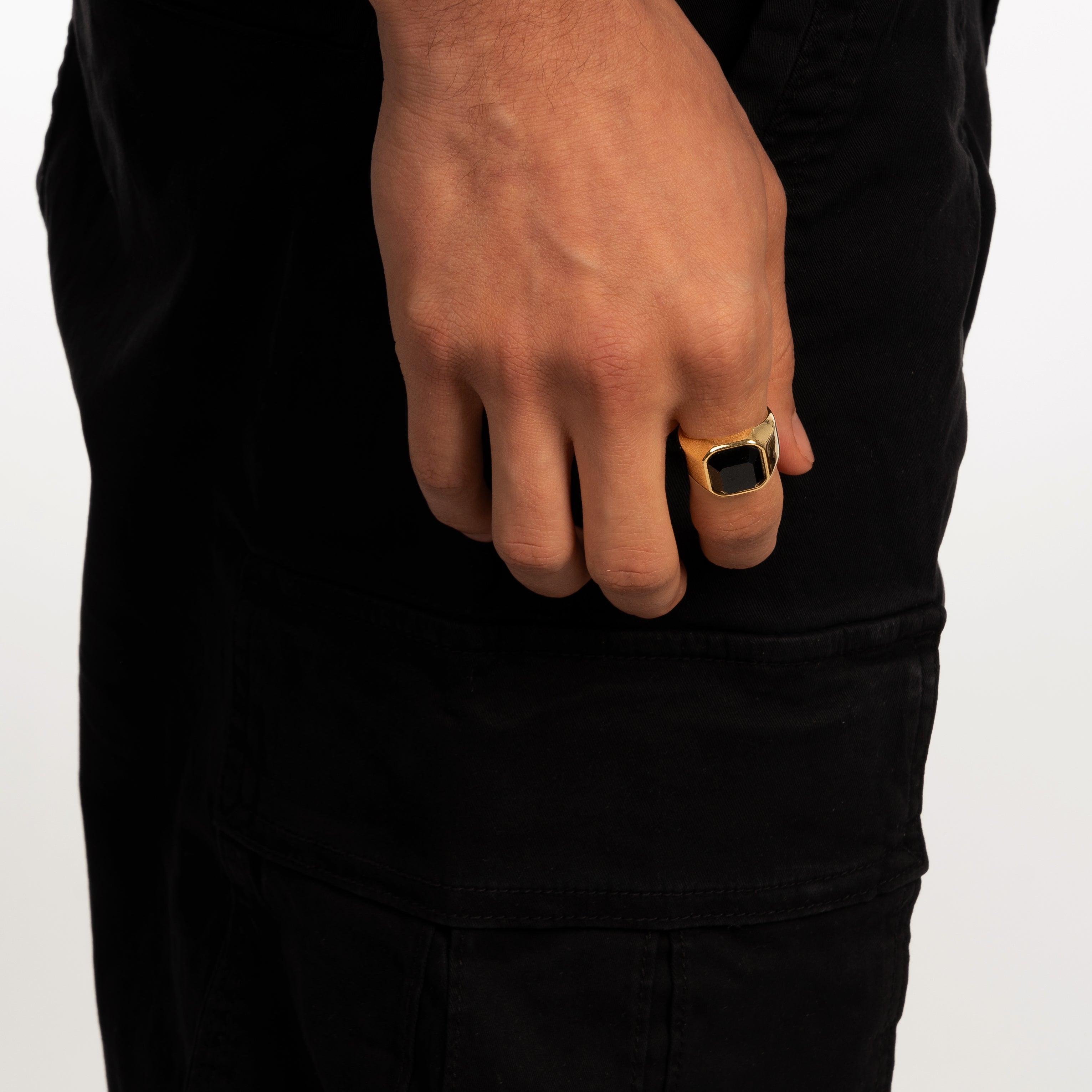 SQUARE STONE SIGNET RING (GOLD)