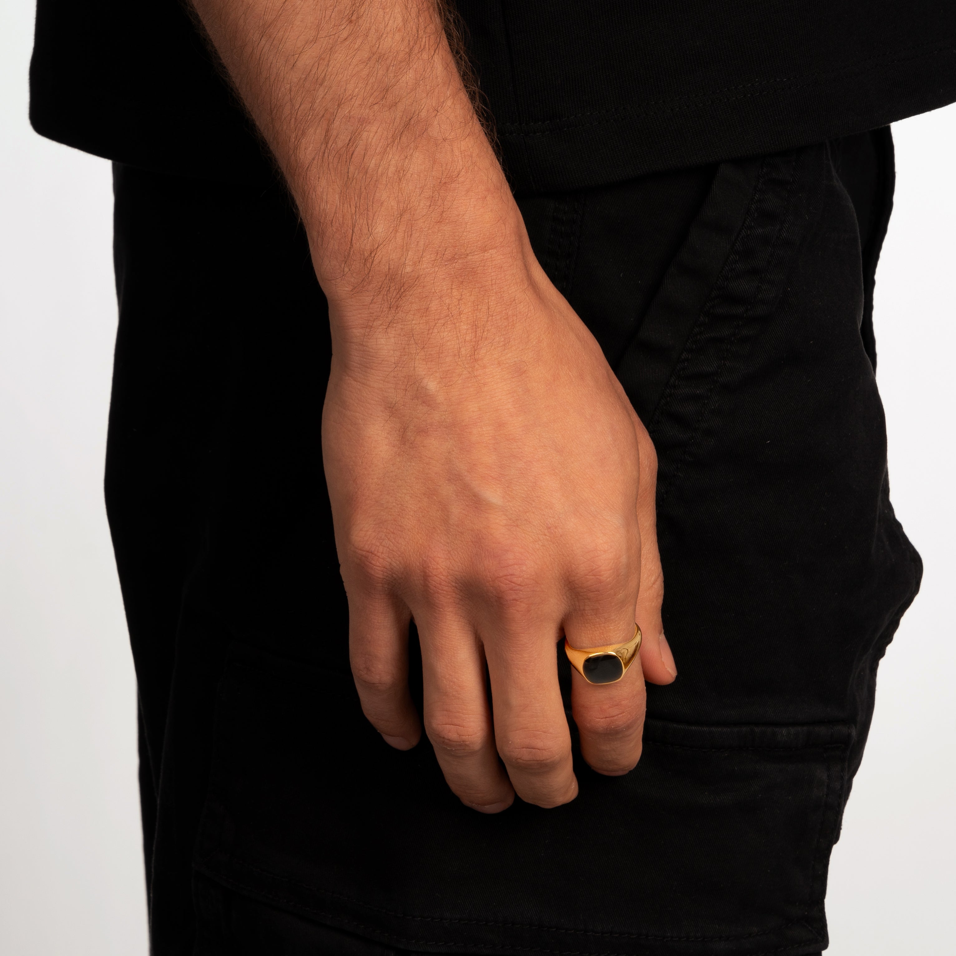 OVAL STONE SIGNET RING (GOLD)