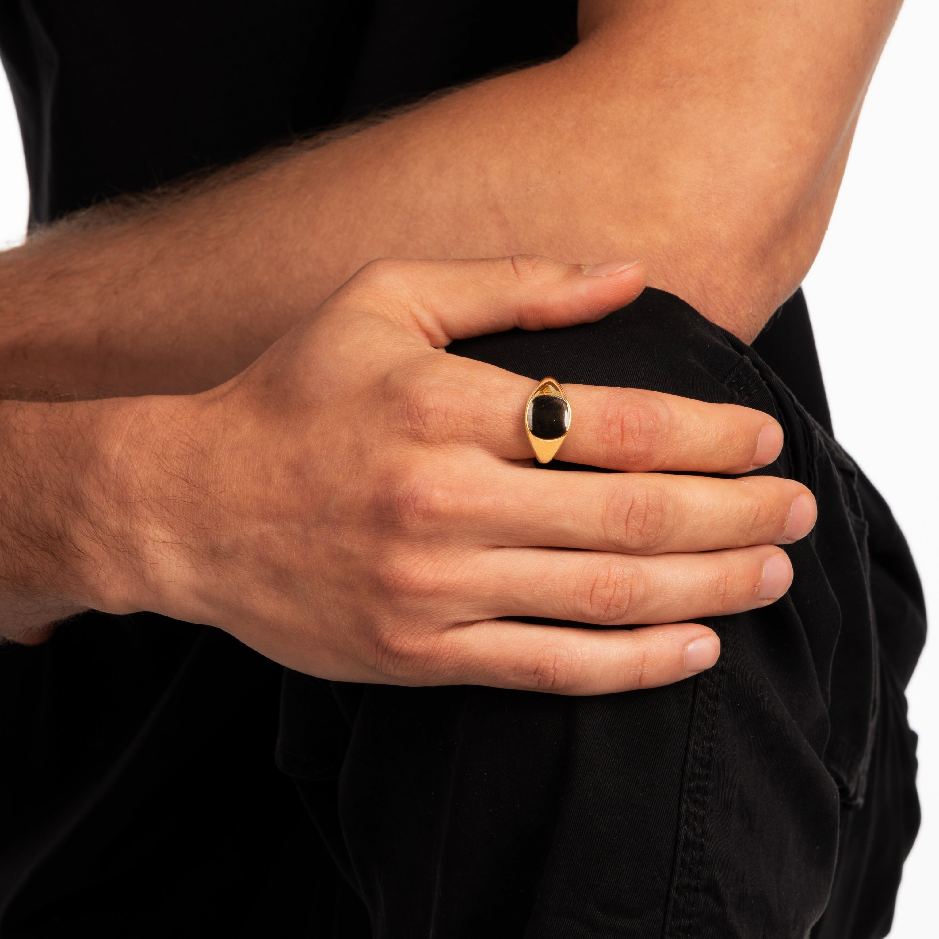 OVAL STONE SIGNET RING (GOLD)